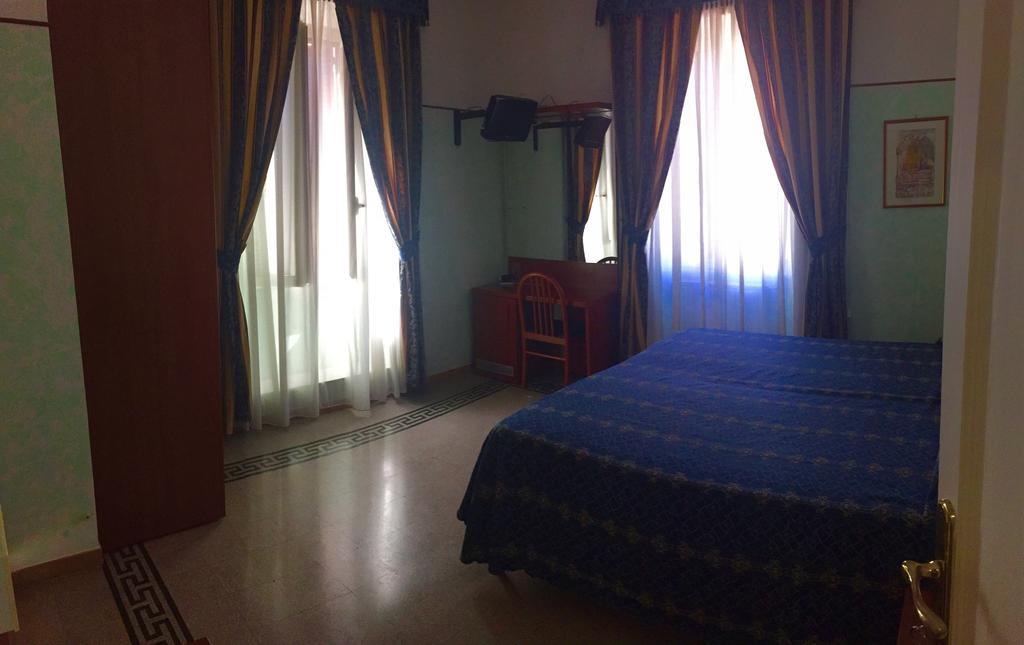 Hotel Miramare Ladispoli Værelse billede