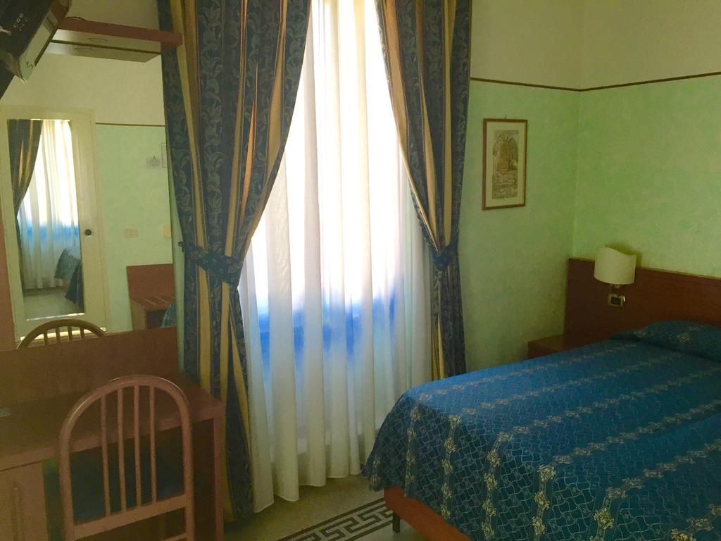 Hotel Miramare Ladispoli Værelse billede