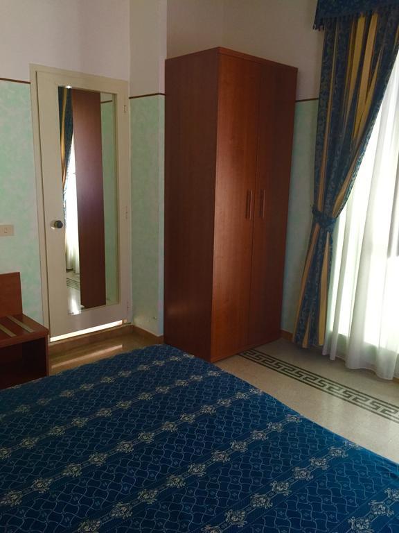Hotel Miramare Ladispoli Værelse billede