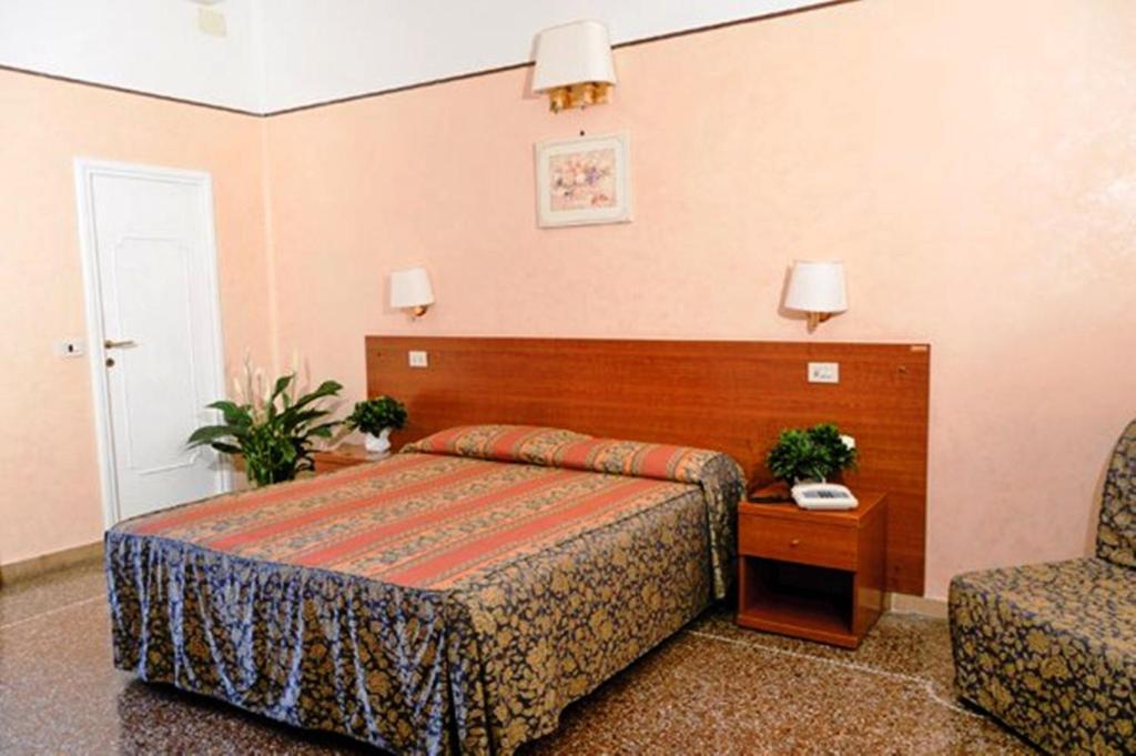 Hotel Miramare Ladispoli Værelse billede
